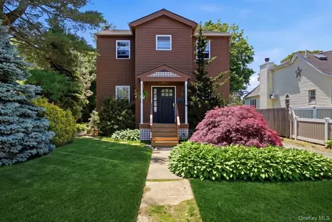 100 Elm St, Islip, NY 11751