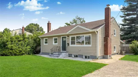 162 State St, North Hempstead, NY 11590