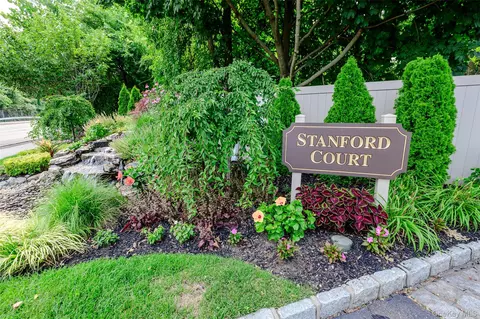 12 Stanford Ct, Wantagh, NY 11793