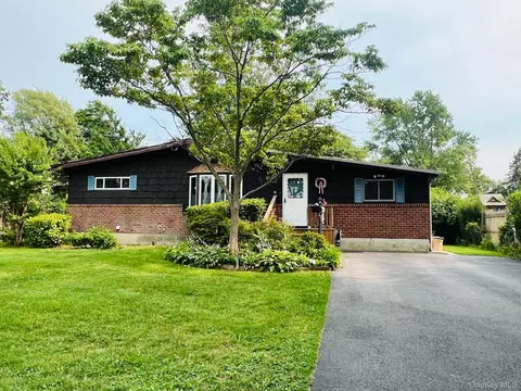 36 Orange St, Central Islip, NY 11722