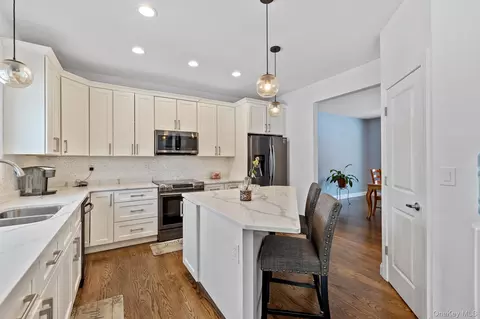 2 Atwood Ln, Newburgh, NY 12550