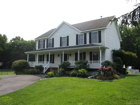 604 Ridgebury Rd, Wawayanda, NY 10973