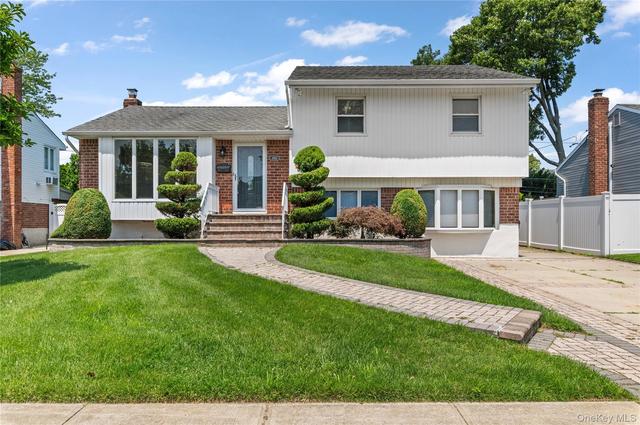 3951 Bernice Rd, Seaford, NY 11783