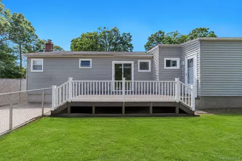 Exterior - 437 Commack Rd, Islip, NY 11751 photo 11 of 11