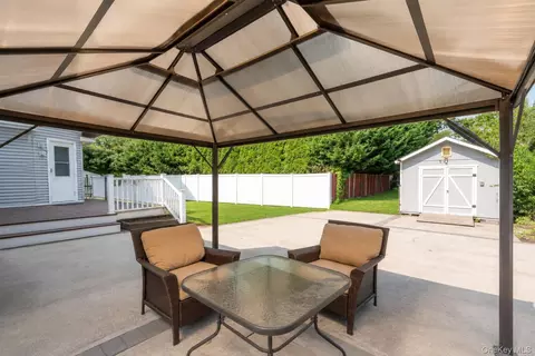 Exterior - 437 Commack Rd, Islip, NY 11751 photo 10 of 11