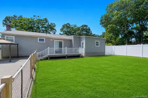 Exterior - 437 Commack Rd, Islip, NY 11751 photo 5 of 11