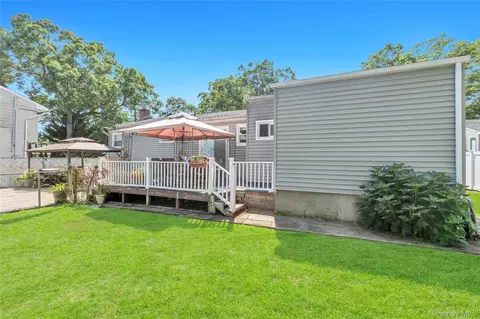 Exterior - 437 Commack Rd, Islip, NY 11751 photo 6 of 11