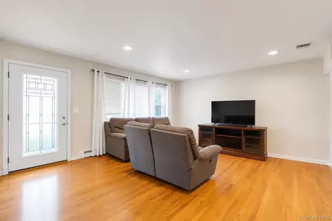 Living - 437 Commack Rd, Islip, NY 11751 photo 2 of 2