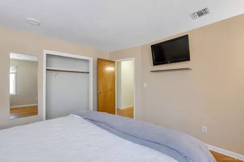 Bedroom - 437 Commack Rd, Islip, NY 11751 photo 2 of 6