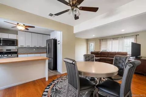Dining - 437 Commack Rd, Islip, NY 11751 photo 2 of 2