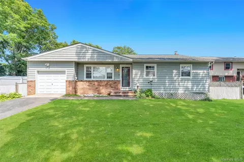 437 Commack Rd, Islip, NY 11751