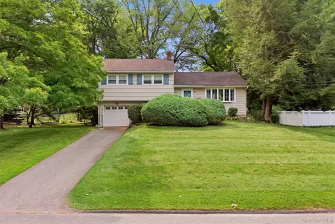 24 Marcia Ln, Clarkstown, NY 10956