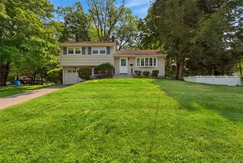 24 Marcia Ln, Clarkstown, NY 10956