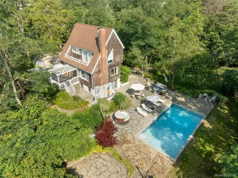 20 Oceanview Rd # A, Southampton, NY 11968