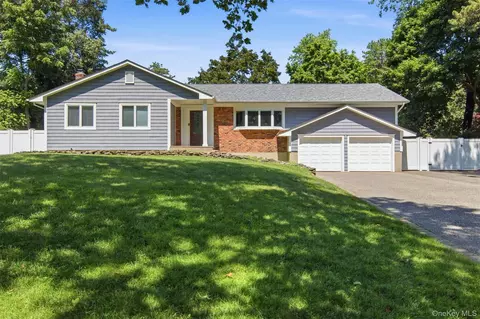 18 Millet St, Dix Hills, NY 11746