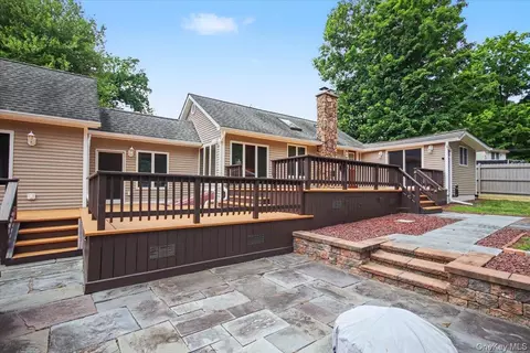 70 Camp Dr, Clinton, NY 12572