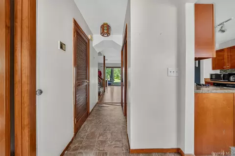 Entry Way - 154 Eagleton Dr, Monroe, NY 10950 photo 1 of 2