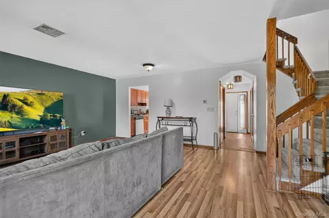 Entry Way - 154 Eagleton Dr, Monroe, NY 10950 photo 2 of 2