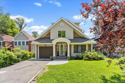 11 Forest Ln # A, North Hempstead, NY 11024