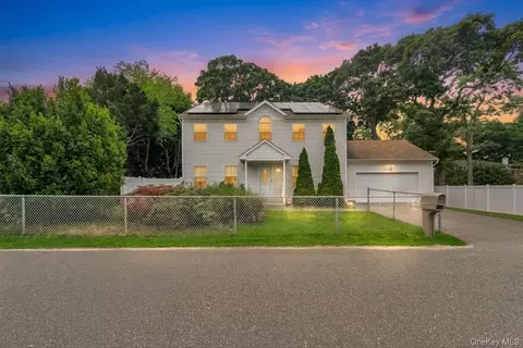1470 Claas Ave, Holbrook, NY 11741