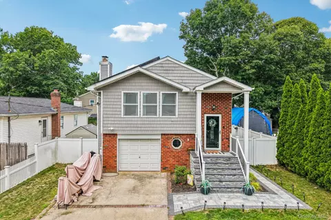 234 Buffalo Ave, Medford, NY 11763