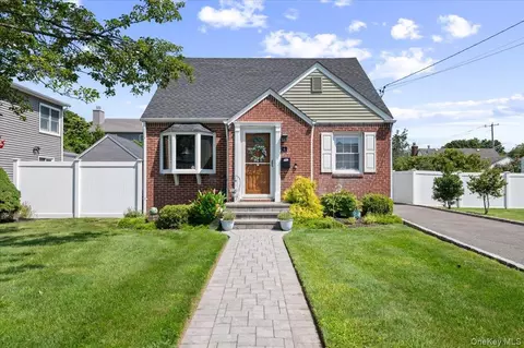 6 Dorcas Ave, Syosset, NY 11791