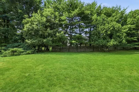 55 Sutton Park Rd, Poughkeepsie, NY 12603 photo 34
