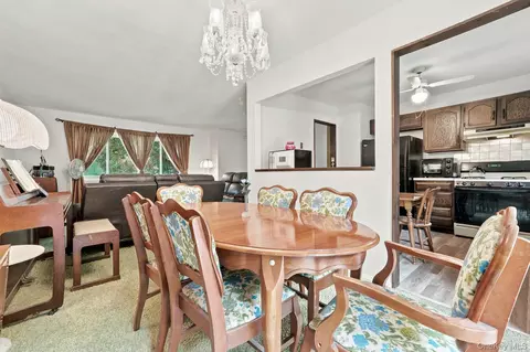 55 Sutton Park Rd, Poughkeepsie, NY 12603 photo 12
