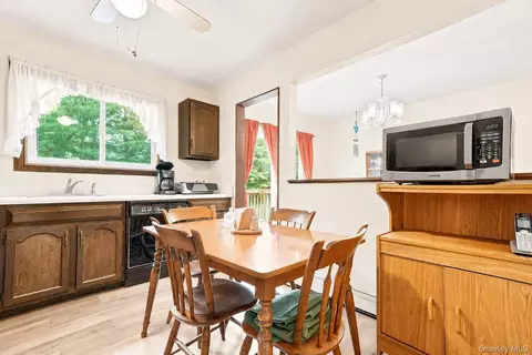 55 Sutton Park Rd, Poughkeepsie, NY 12603 photo 16