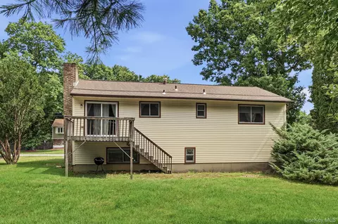 55 Sutton Park Rd, Poughkeepsie, NY 12603 photo 28