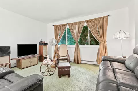 55 Sutton Park Rd, Poughkeepsie, NY 12603 photo 4