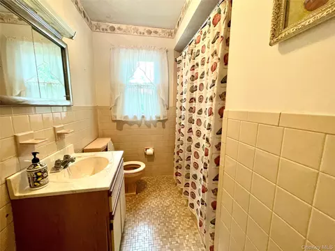 Bath - 21 Harmony Rd, Ramapo, NY 10977 photo 2 of 3
