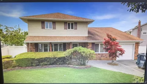 6 Navy Dr, Smithtown, NY 11787