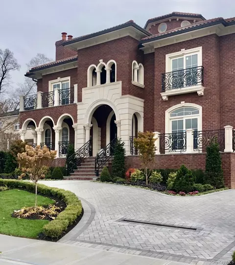 18 Boulevard, New York, NY 11357