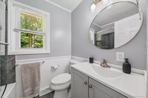 Bath - 52 Mountain Ave, Warwick Town, NY 10925 photo 1 of 1
