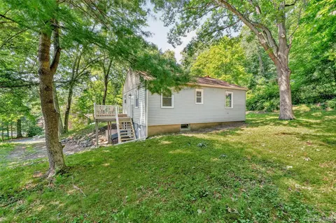 Exterior - 52 Mountain Ave, Warwick Town, NY 10925 photo 2 of 3