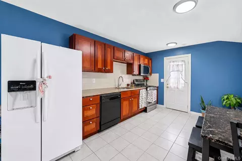 Kitchen - 237 Dovecote Ln, Central Islip, NY 11722 photo 1 of 2