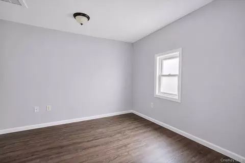 Bedroom - 237 Dovecote Ln, Central Islip, NY 11722 photo 4 of 6