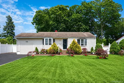 Exterior - 237 Dovecote Ln, Central Islip, NY 11722 photo 2 of 10