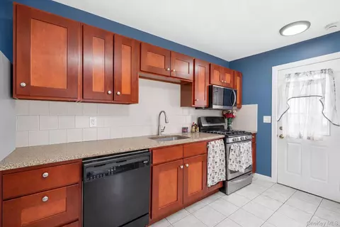 Kitchen - 237 Dovecote Ln, Central Islip, NY 11722 photo 2 of 2
