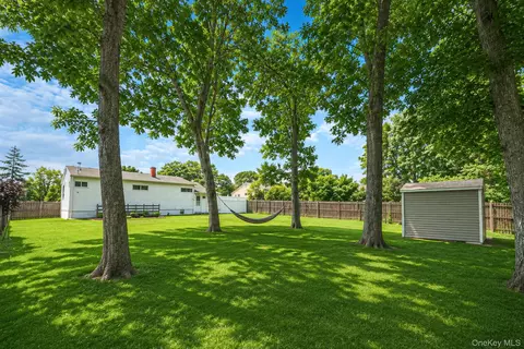 Exterior - 237 Dovecote Ln, Central Islip, NY 11722 photo 7 of 10