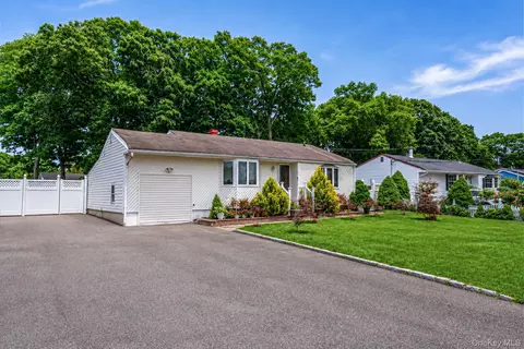 237 Dovecote Ln, Central Islip, NY 11722
