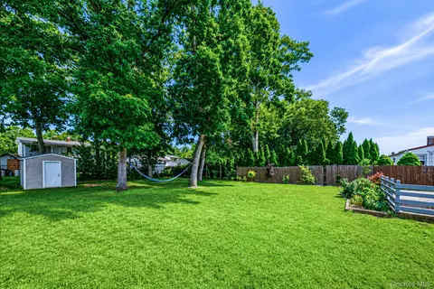 Exterior - 237 Dovecote Ln, Central Islip, NY 11722 photo 10 of 10