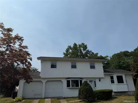 2 Valley Forge Dr, Wheatley Heights, NY 11798