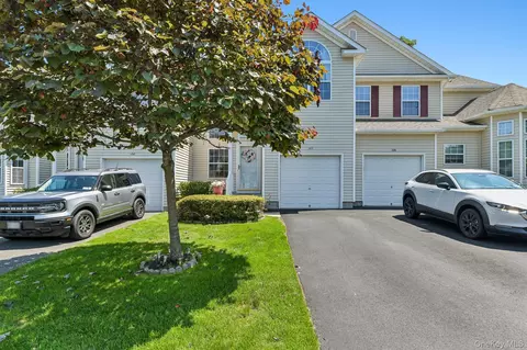 107 Kettles Ln, Medford, NY 11763