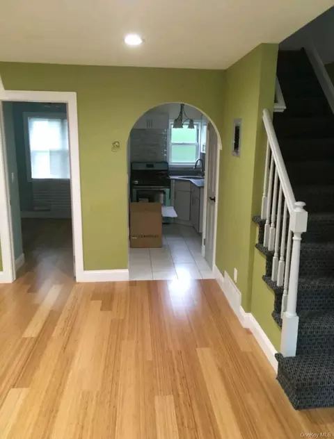 1281 E 223rd St, New York, NY 10466