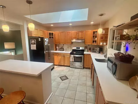 Kitchen - 23 Hankin Loop, Poughkeepsie, NY 12601 photo 2 of 4