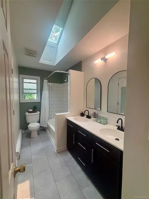 Bath - 23 Hankin Loop, Poughkeepsie, NY 12601 photo 1 of 3