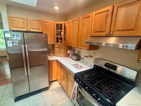 Kitchen - 23 Hankin Loop, Poughkeepsie, NY 12601 photo 3 of 4