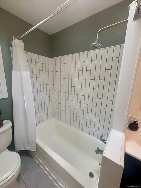 Bath - 23 Hankin Loop, Poughkeepsie, NY 12601 photo 2 of 3